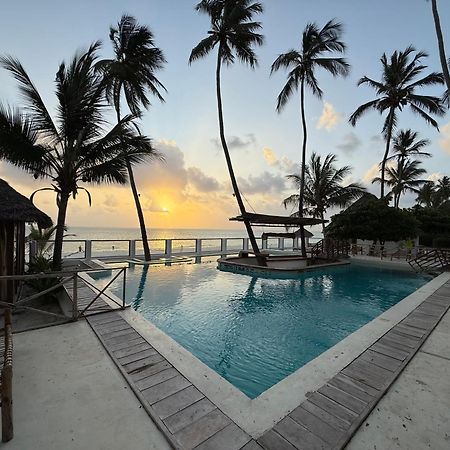 Tiki Beach Club & Resort (Adults Only) Буейю Екстериор снимка