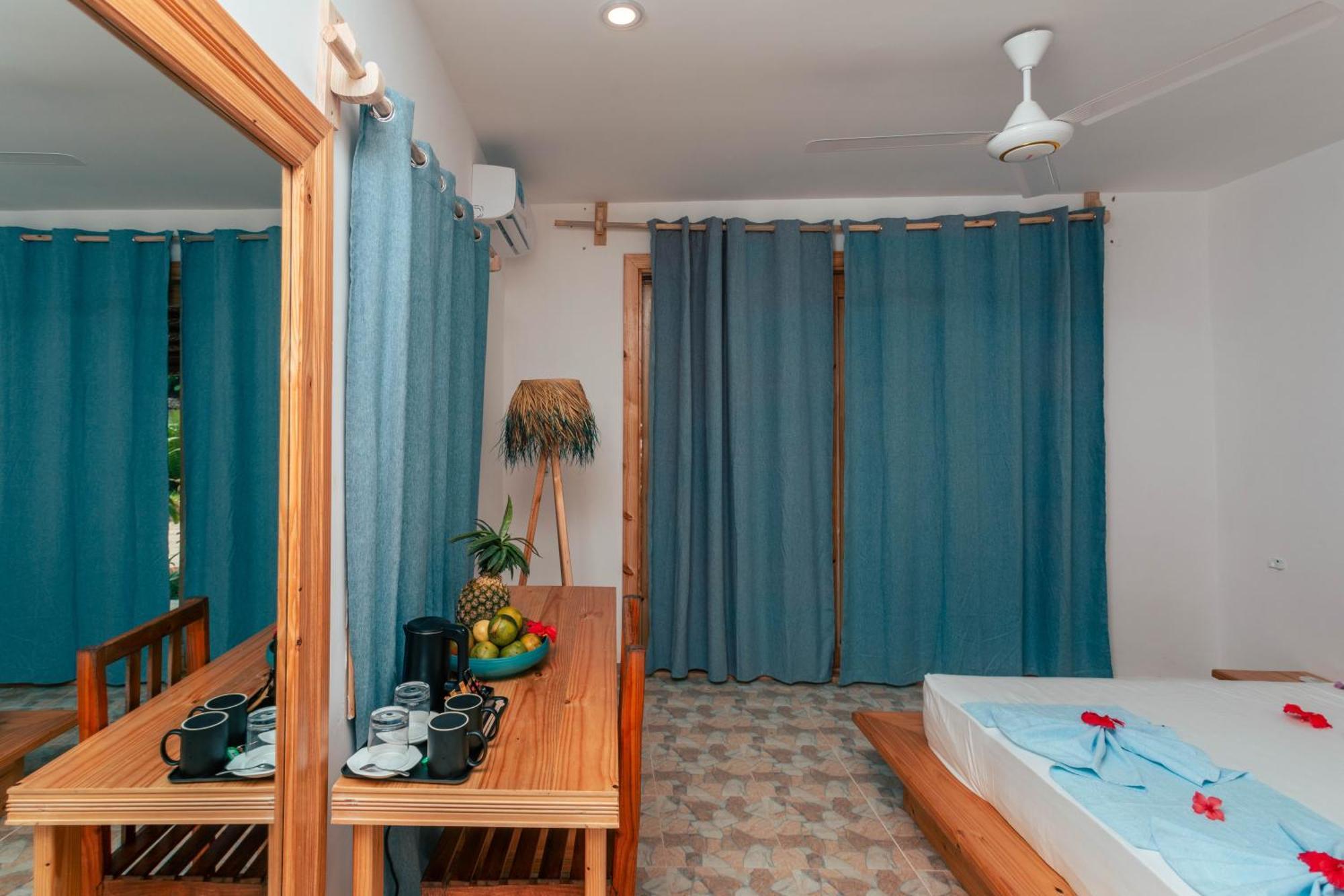 Tiki Beach Club & Resort (Adults Only) Буейю Екстериор снимка