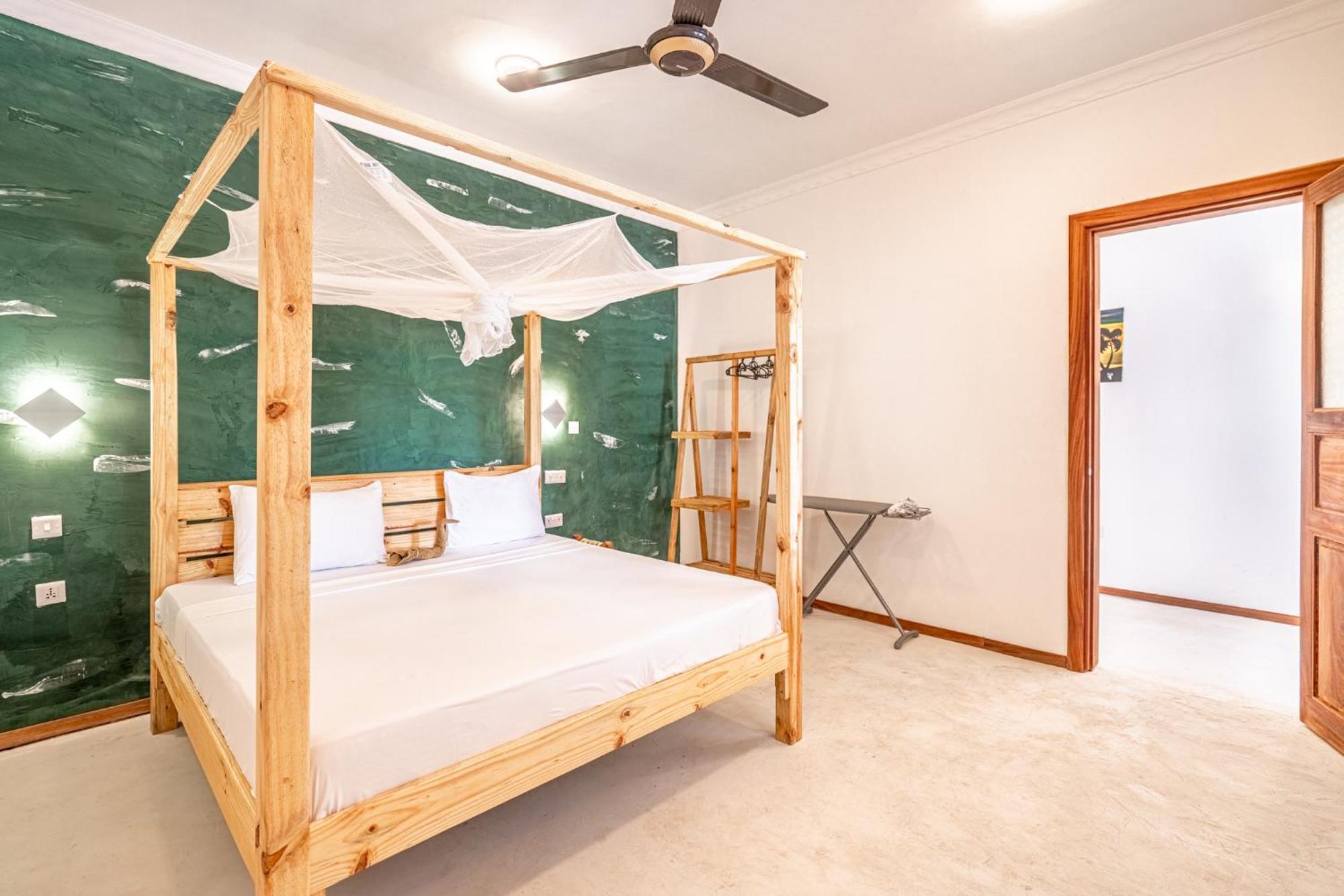 Tiki Beach Club & Resort (Adults Only) Буейю Екстериор снимка