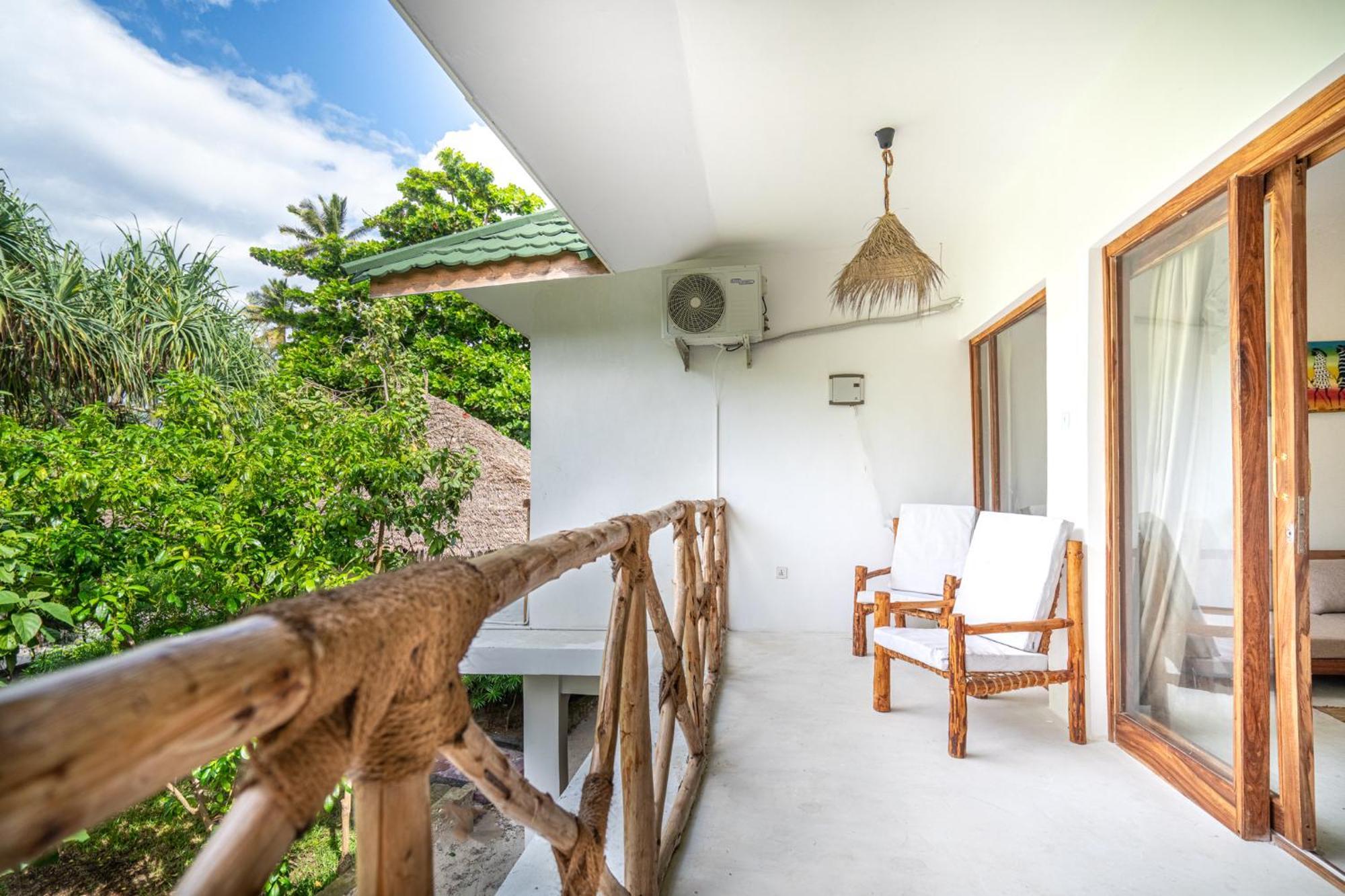 Tiki Beach Club & Resort (Adults Only) Буейю Екстериор снимка