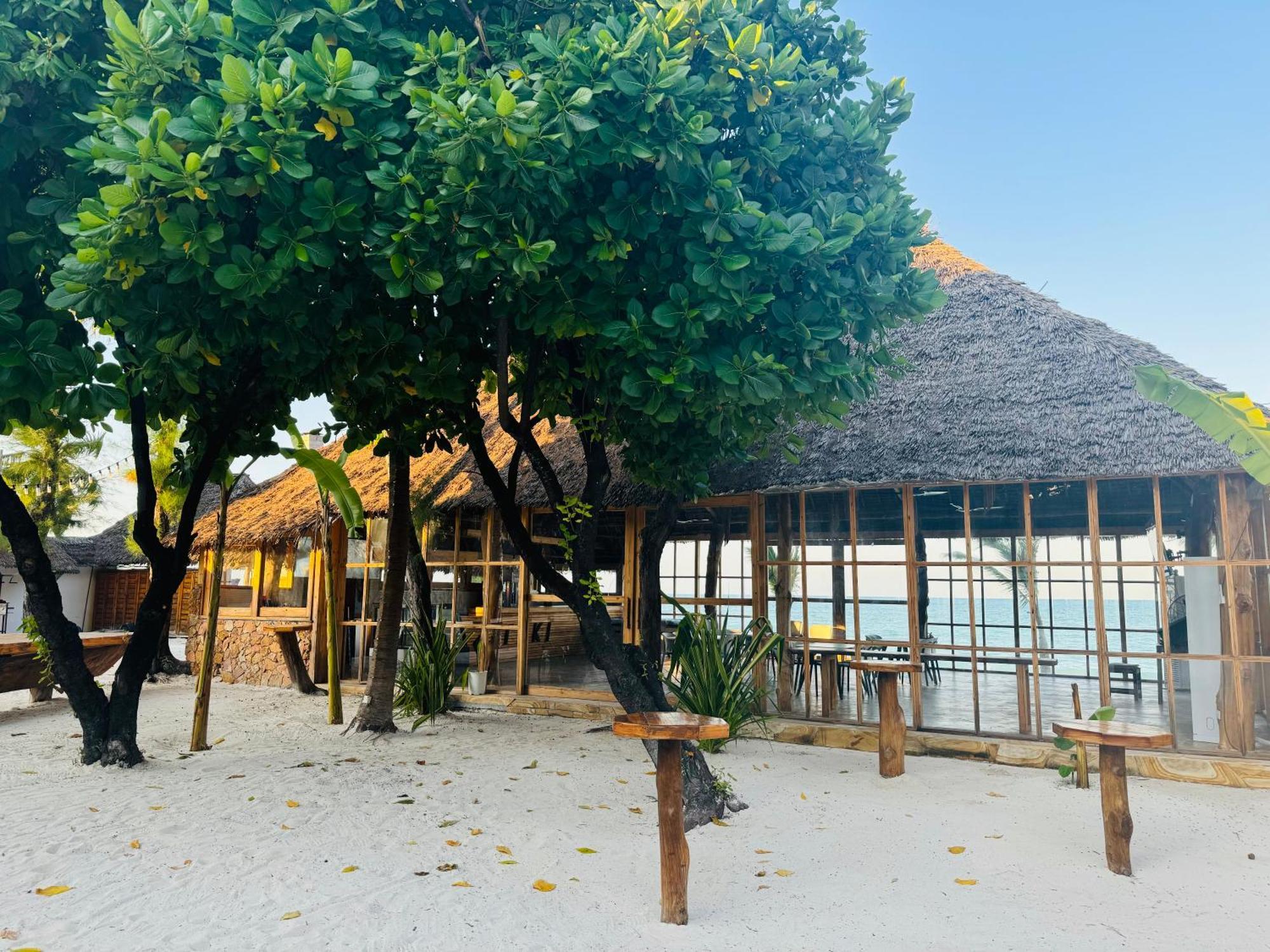 Tiki Beach Club & Resort (Adults Only) Буейю Екстериор снимка