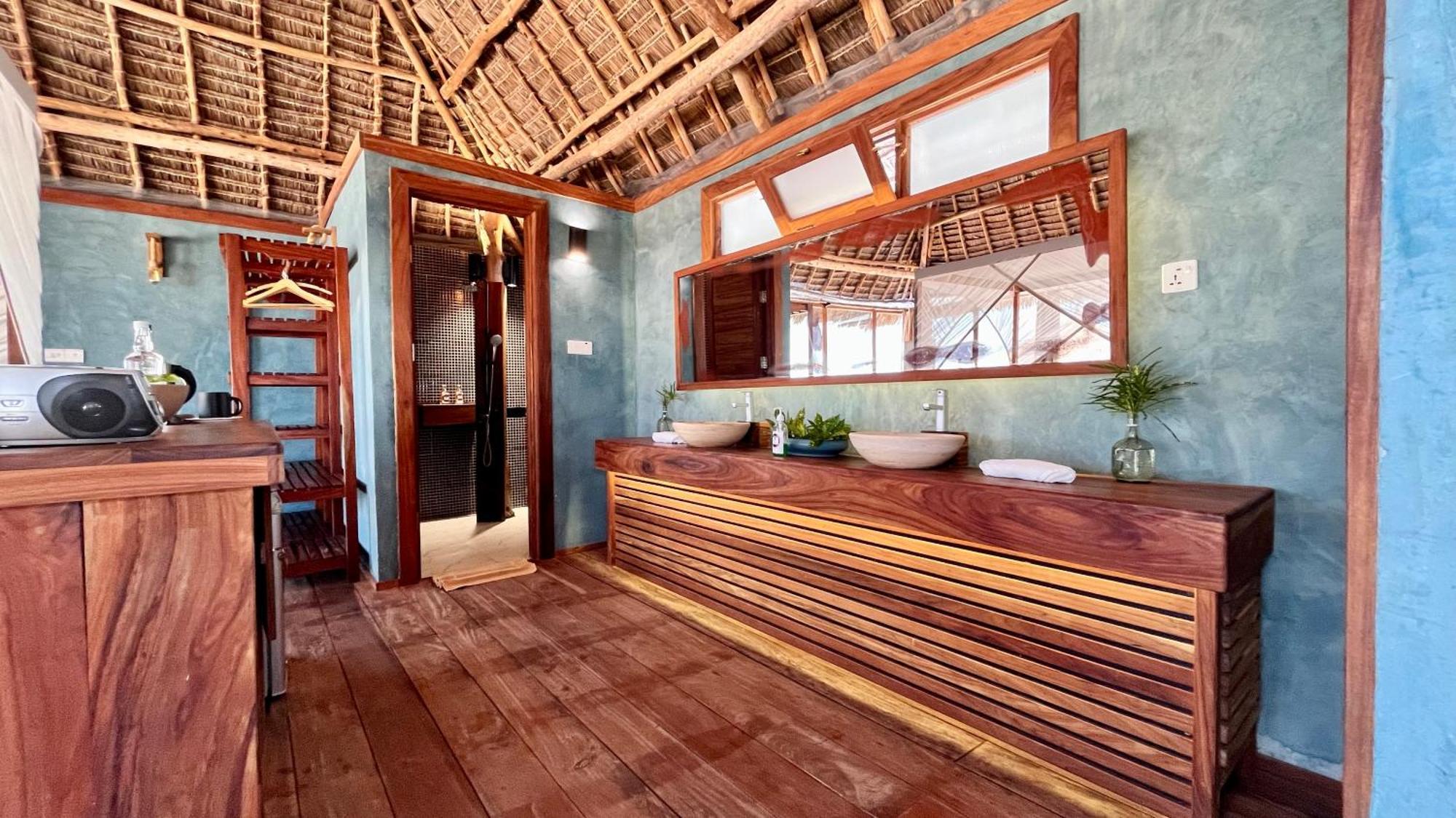 Tiki Beach Club & Resort (Adults Only) Буейю Екстериор снимка