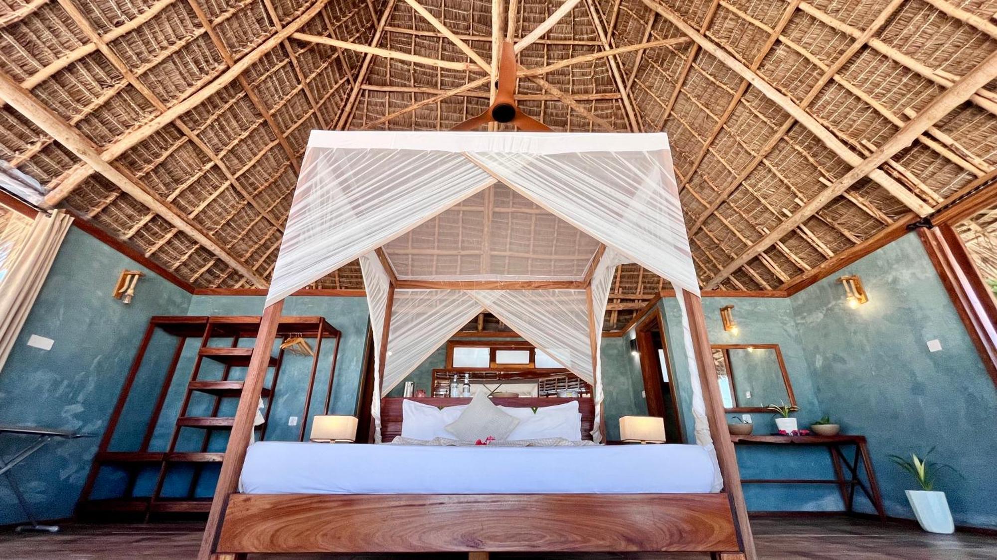Tiki Beach Club & Resort (Adults Only) Буейю Екстериор снимка