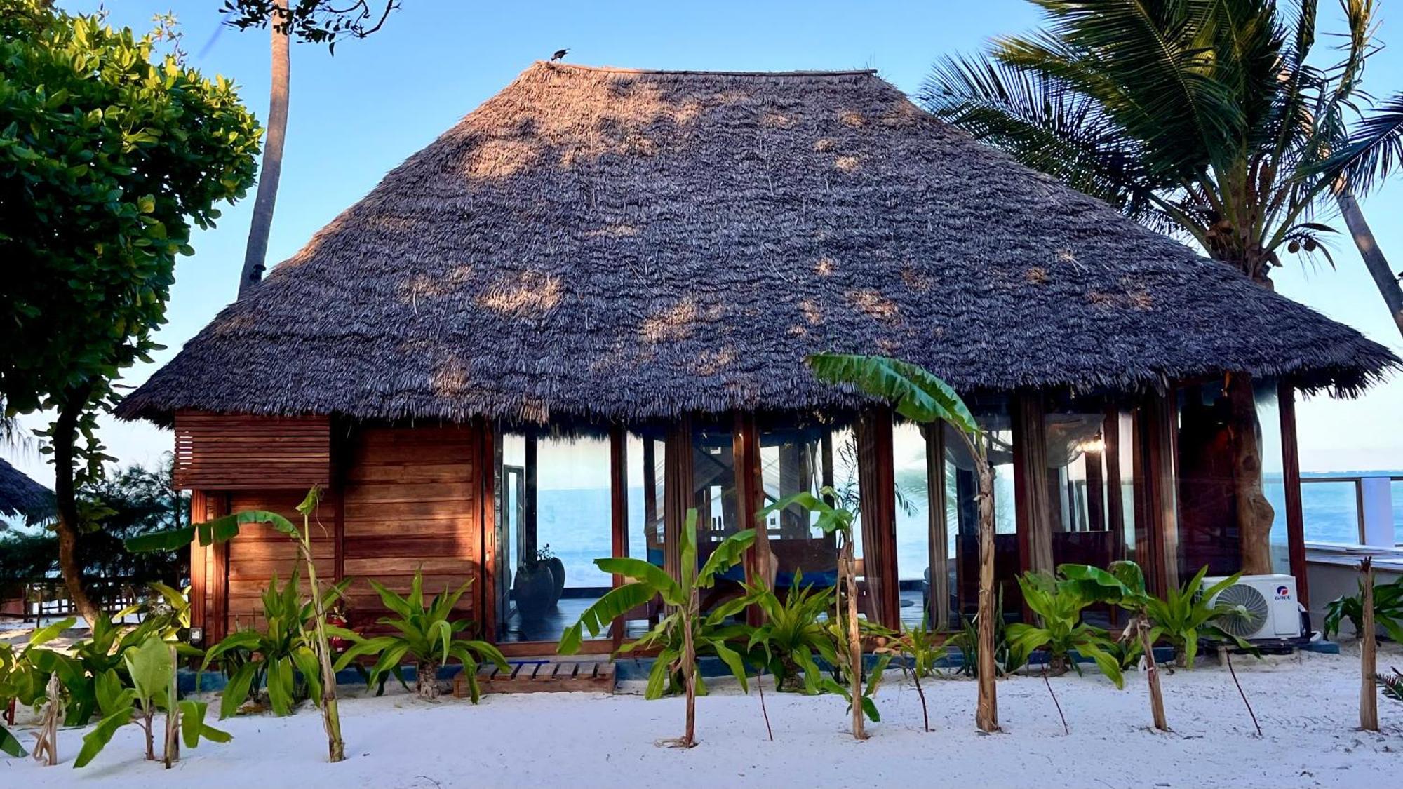 Tiki Beach Club & Resort (Adults Only) Буейю Екстериор снимка