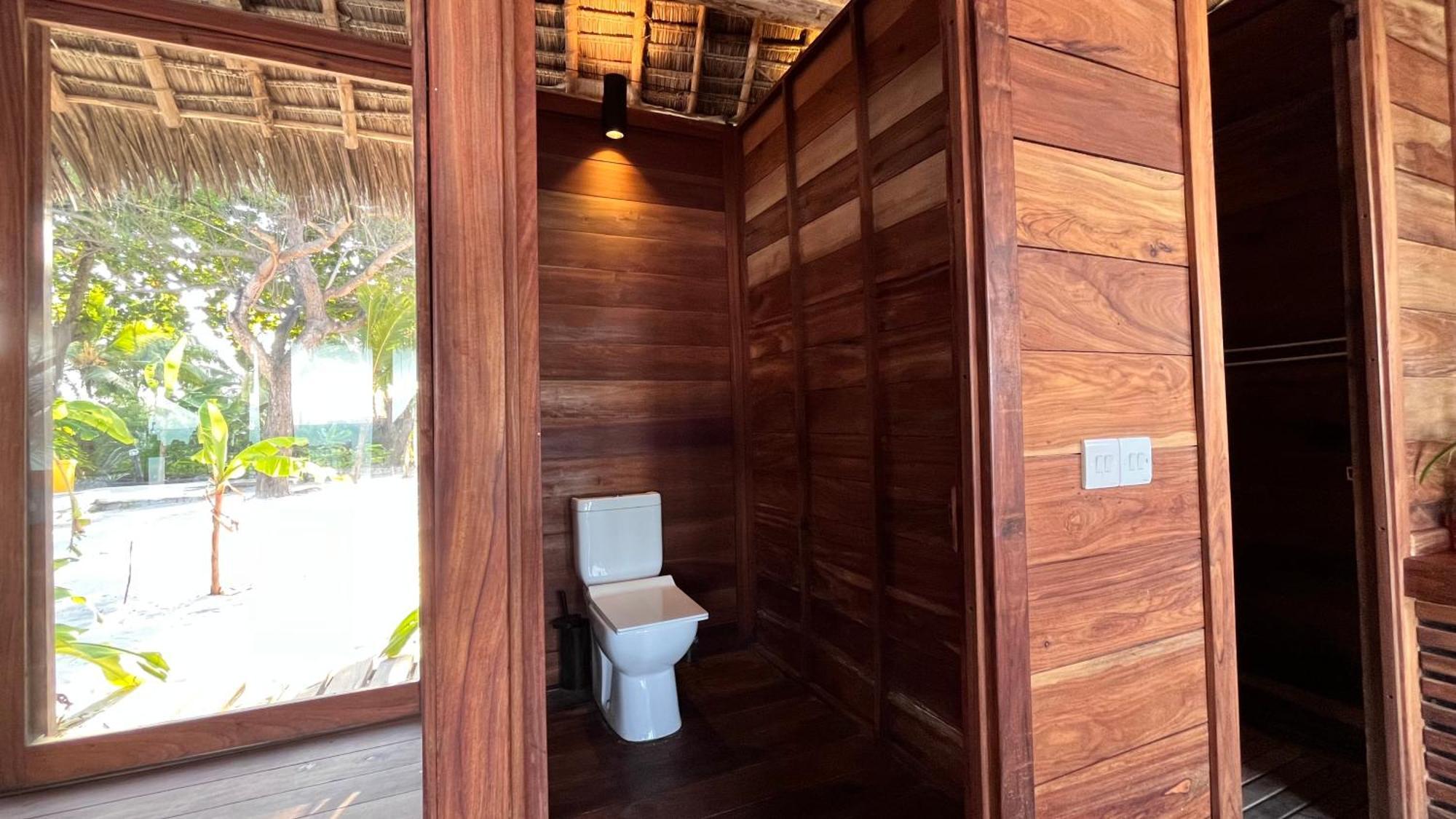 Tiki Beach Club & Resort (Adults Only) Буейю Екстериор снимка