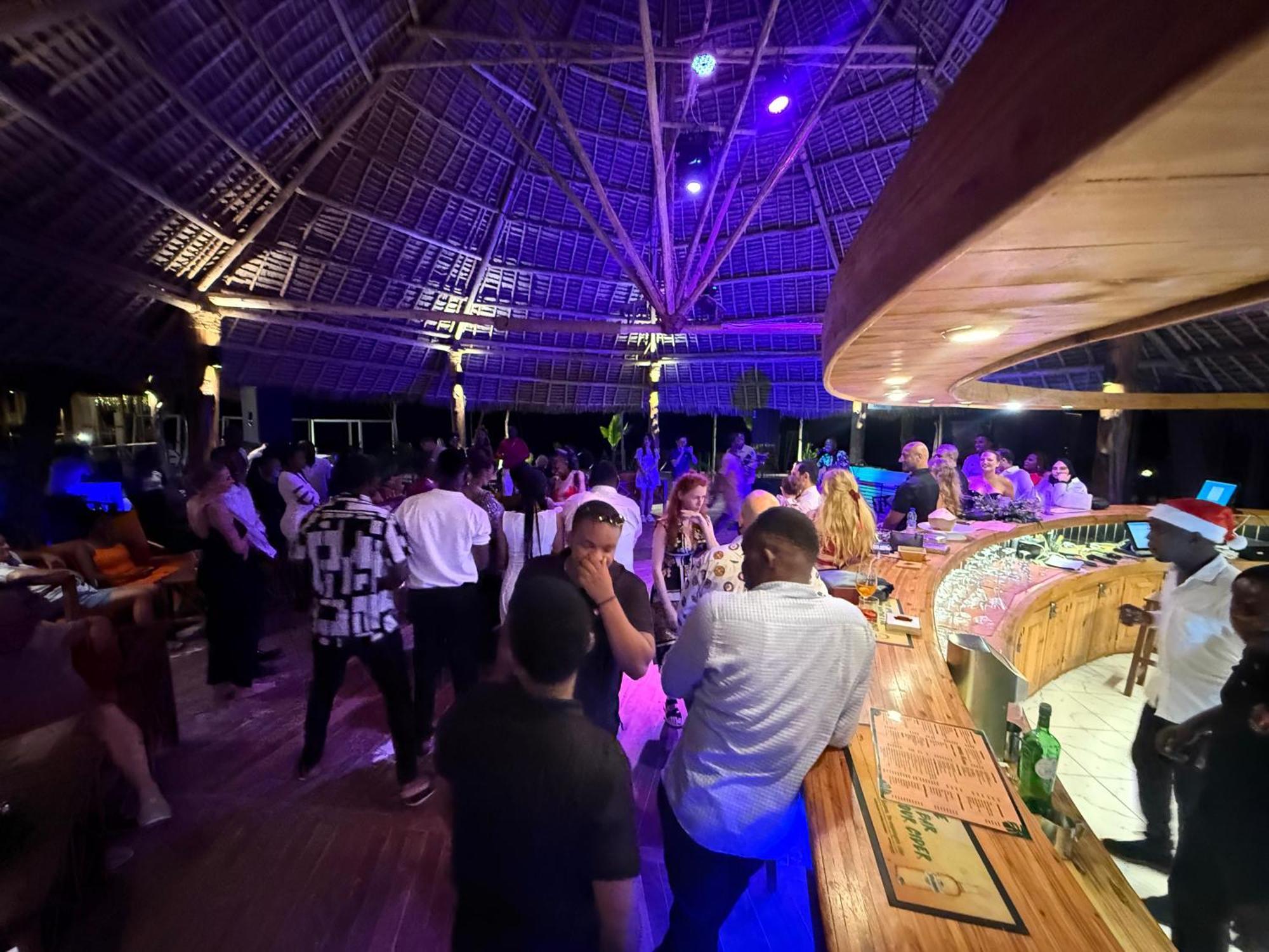 Tiki Beach Club & Resort (Adults Only) Буейю Екстериор снимка