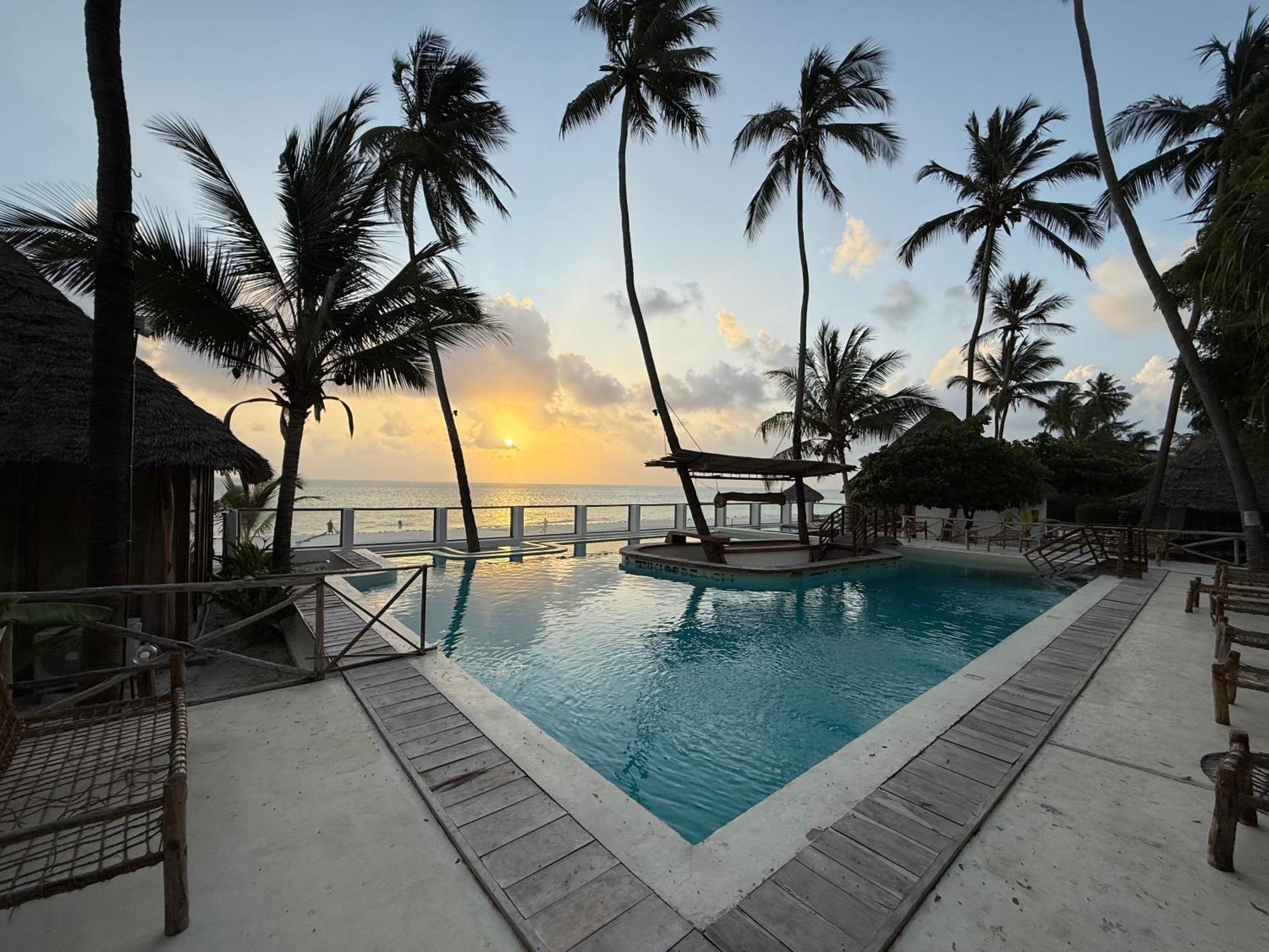 Tiki Beach Club & Resort (Adults Only) Буейю Екстериор снимка